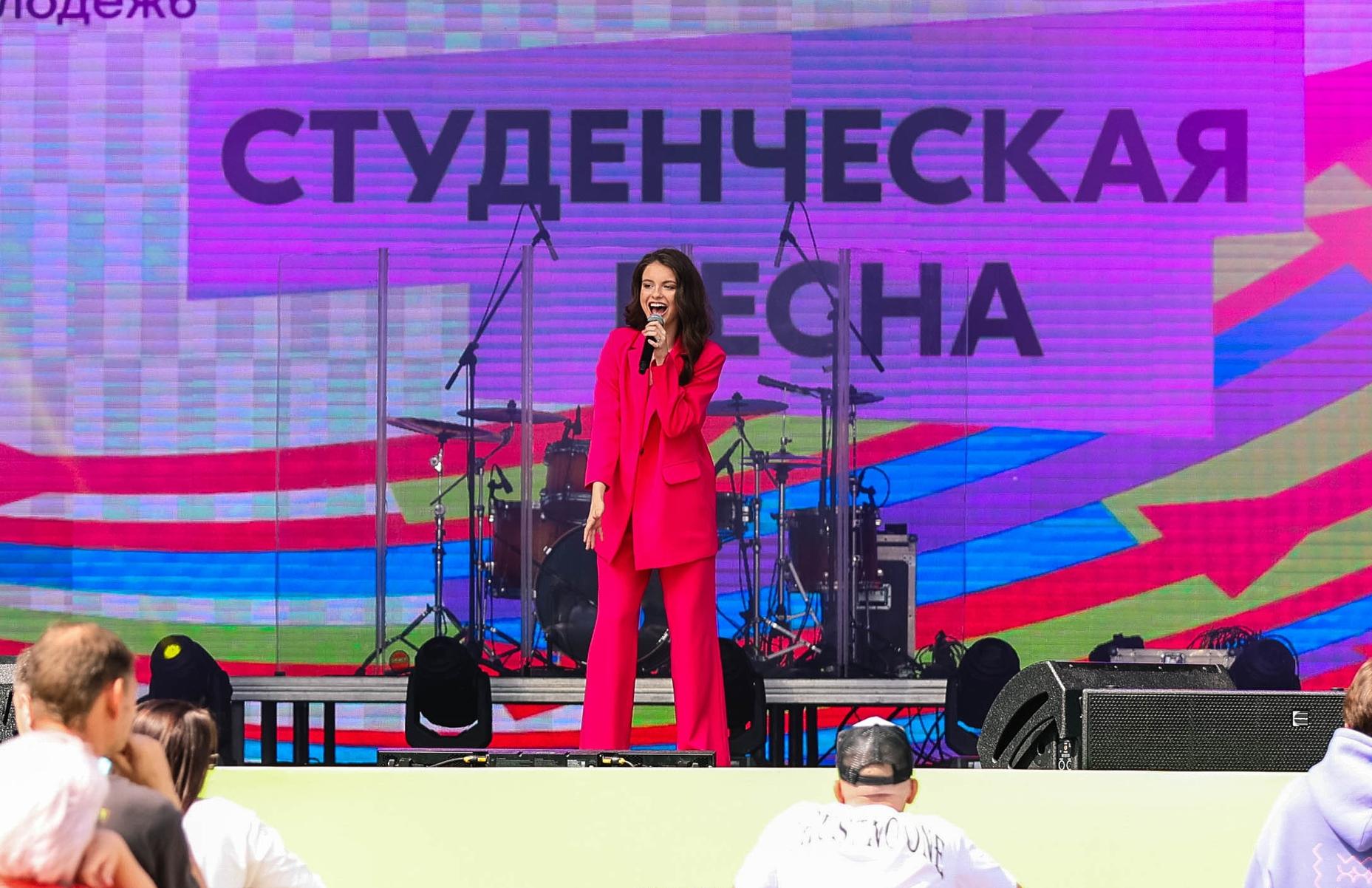 Участники Студвесны встретили День молодежи на сцене