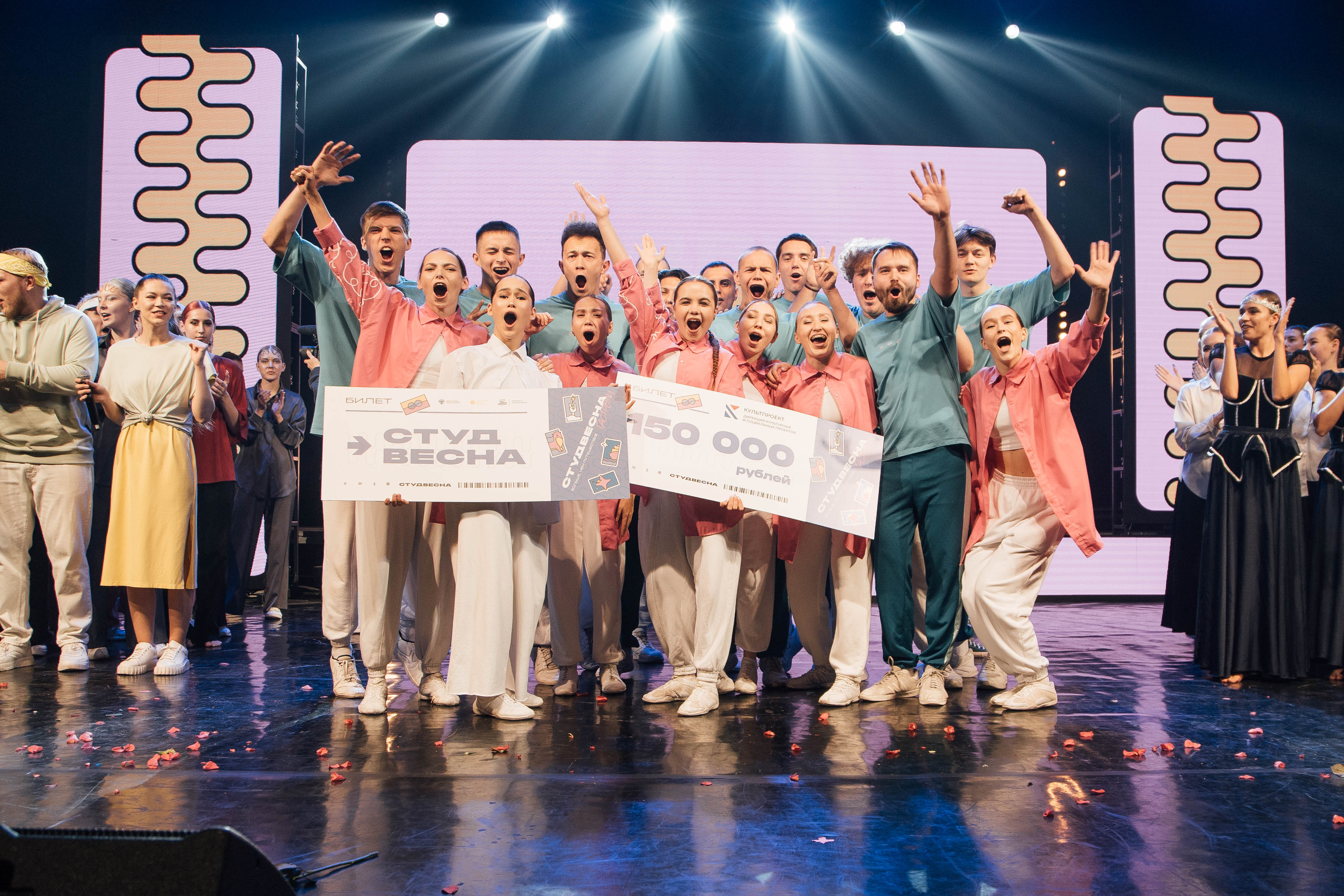  В Молодёжной столице России завершился III Гастрольный тур победителей Российской студенческой весны «Больше, чем путешествие» 