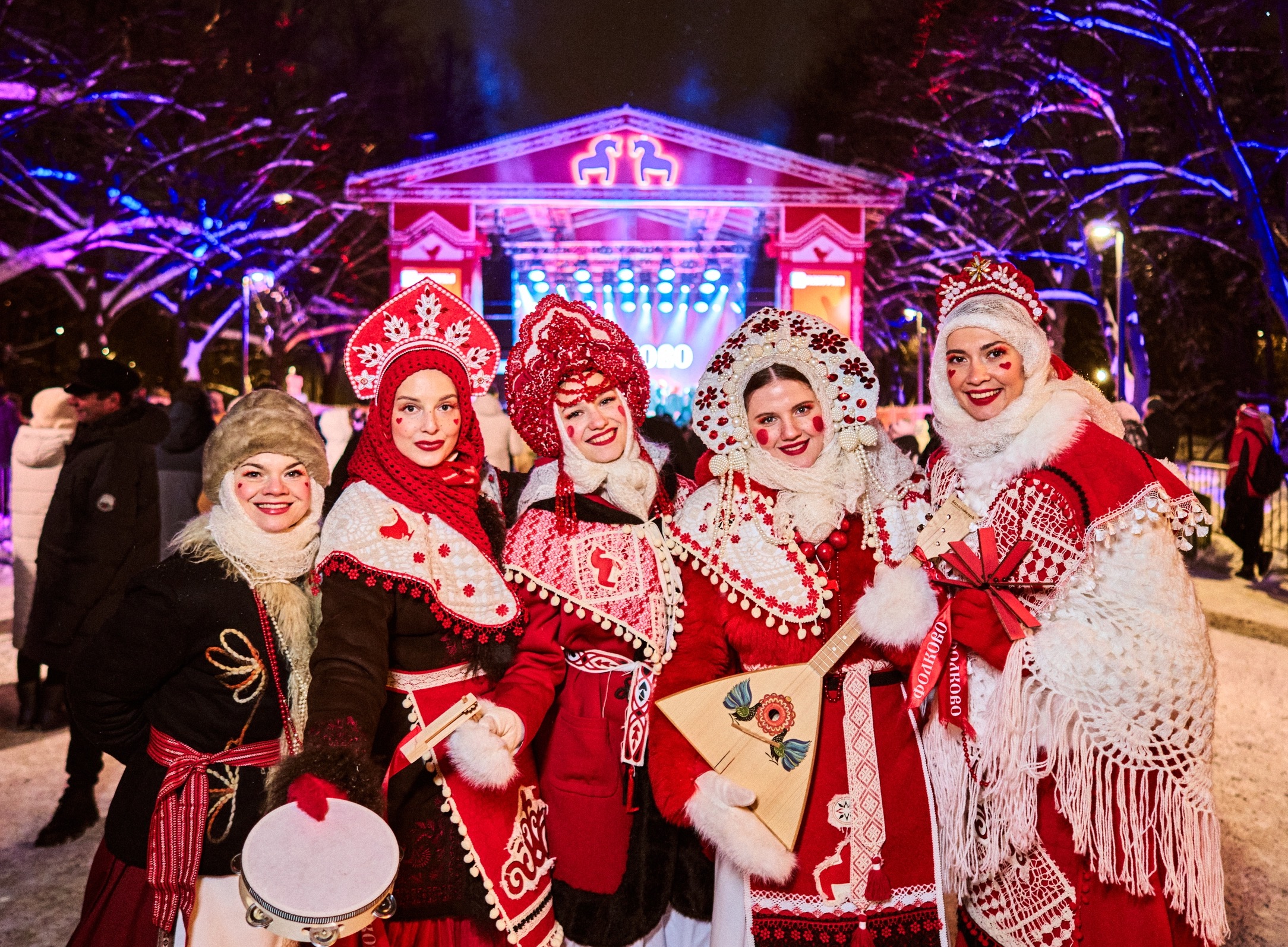 Участники Студвесны исполнили народные песни в центре Москвы 